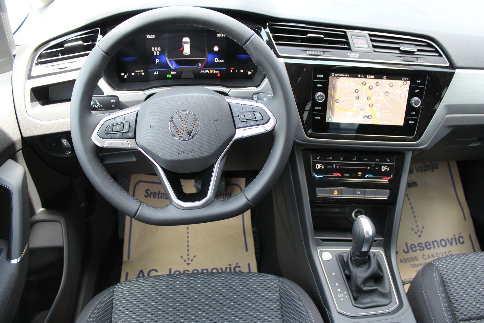 2026 Volkswagen Touran R-Line — fotografija 10