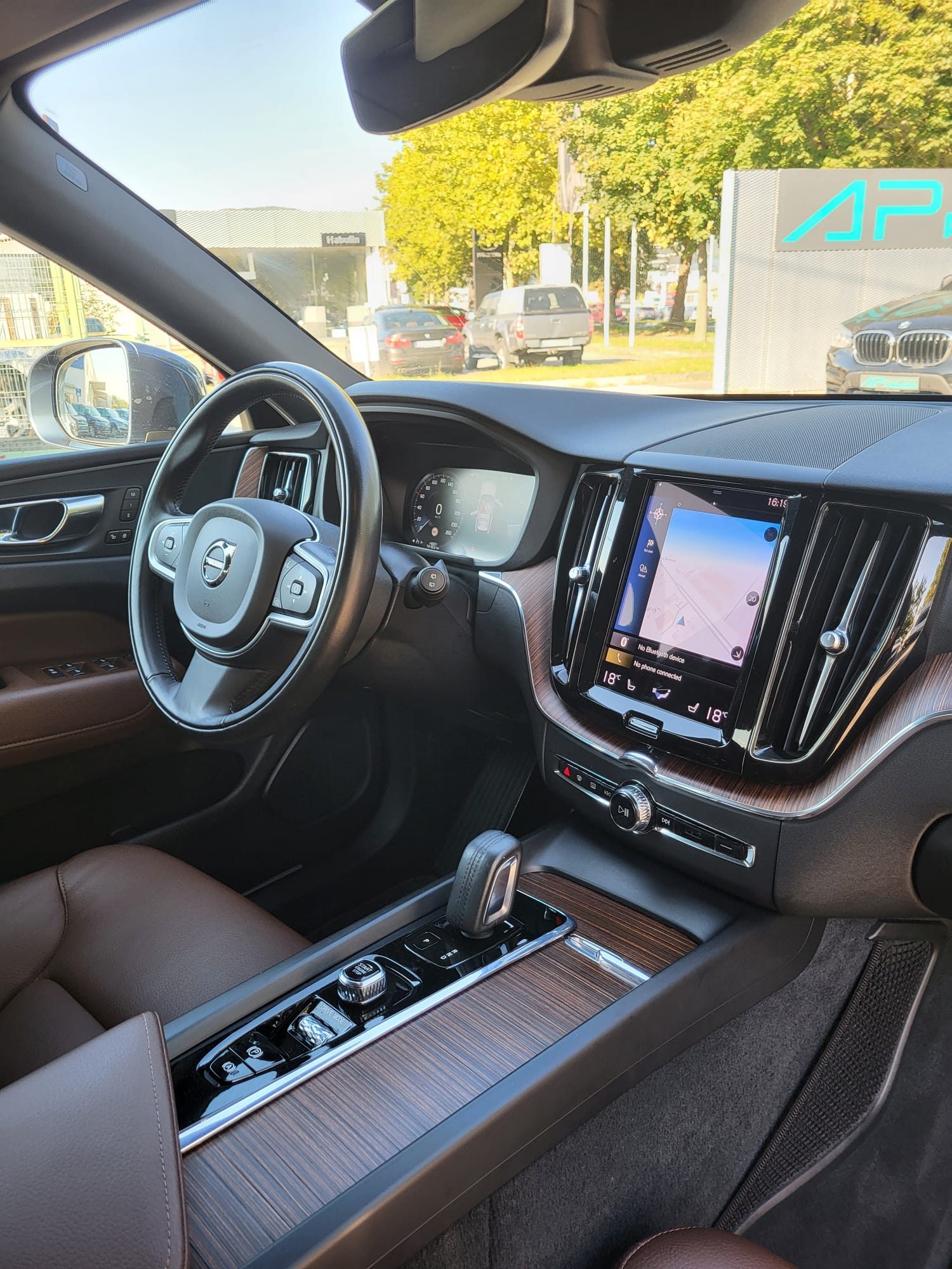 2020 Volvo XC60 R-Design — fotografija 16