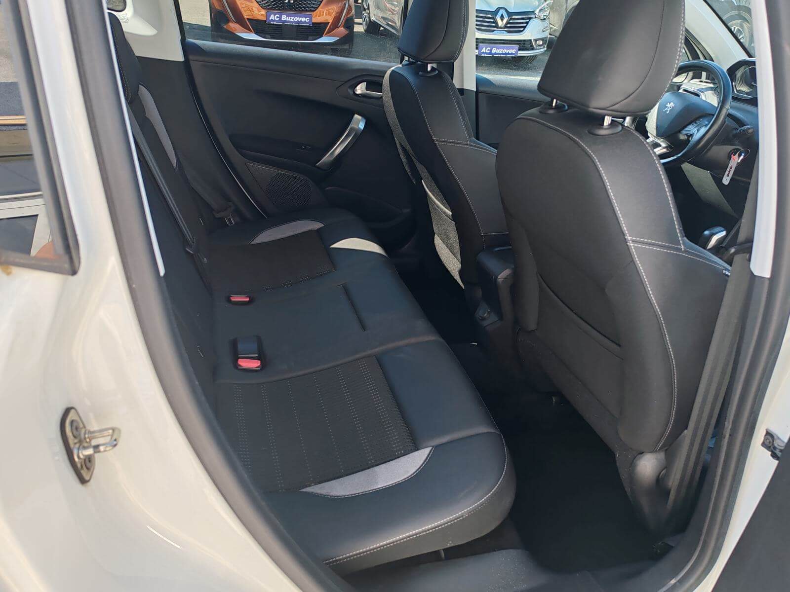 2018 Peugeot 2008 — fotografija 11