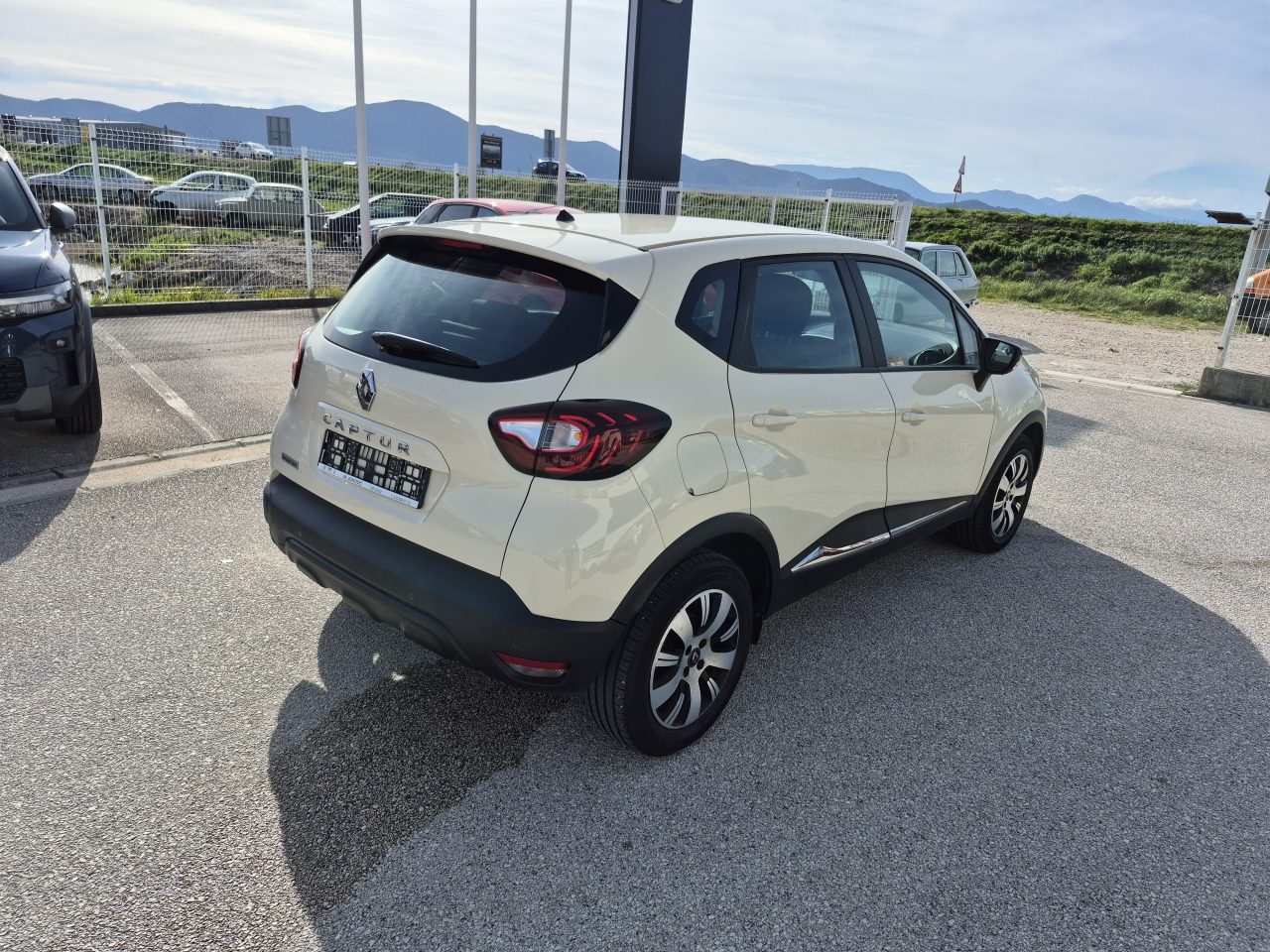 2019 Renault Captur — fotografija 4