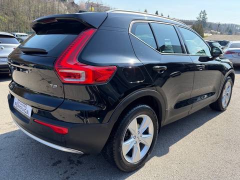 2022 Volvo XC40 — sličica 2