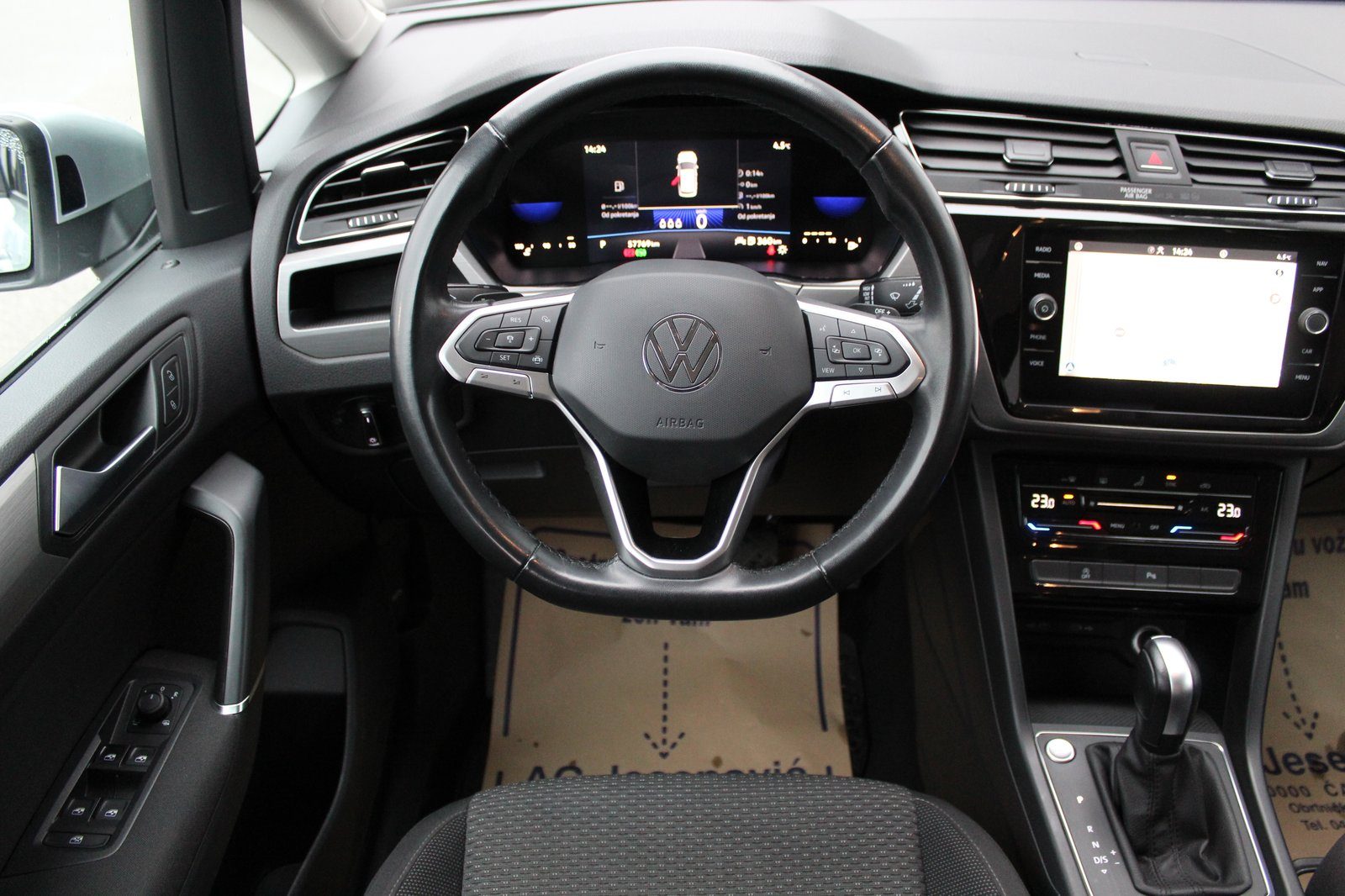2024 Volkswagen Touran — fotografija 10