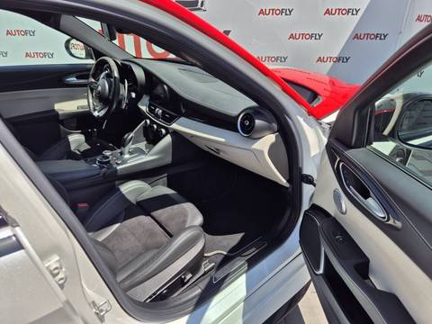 2017 Alfa Romeo Giulia — sličica 13