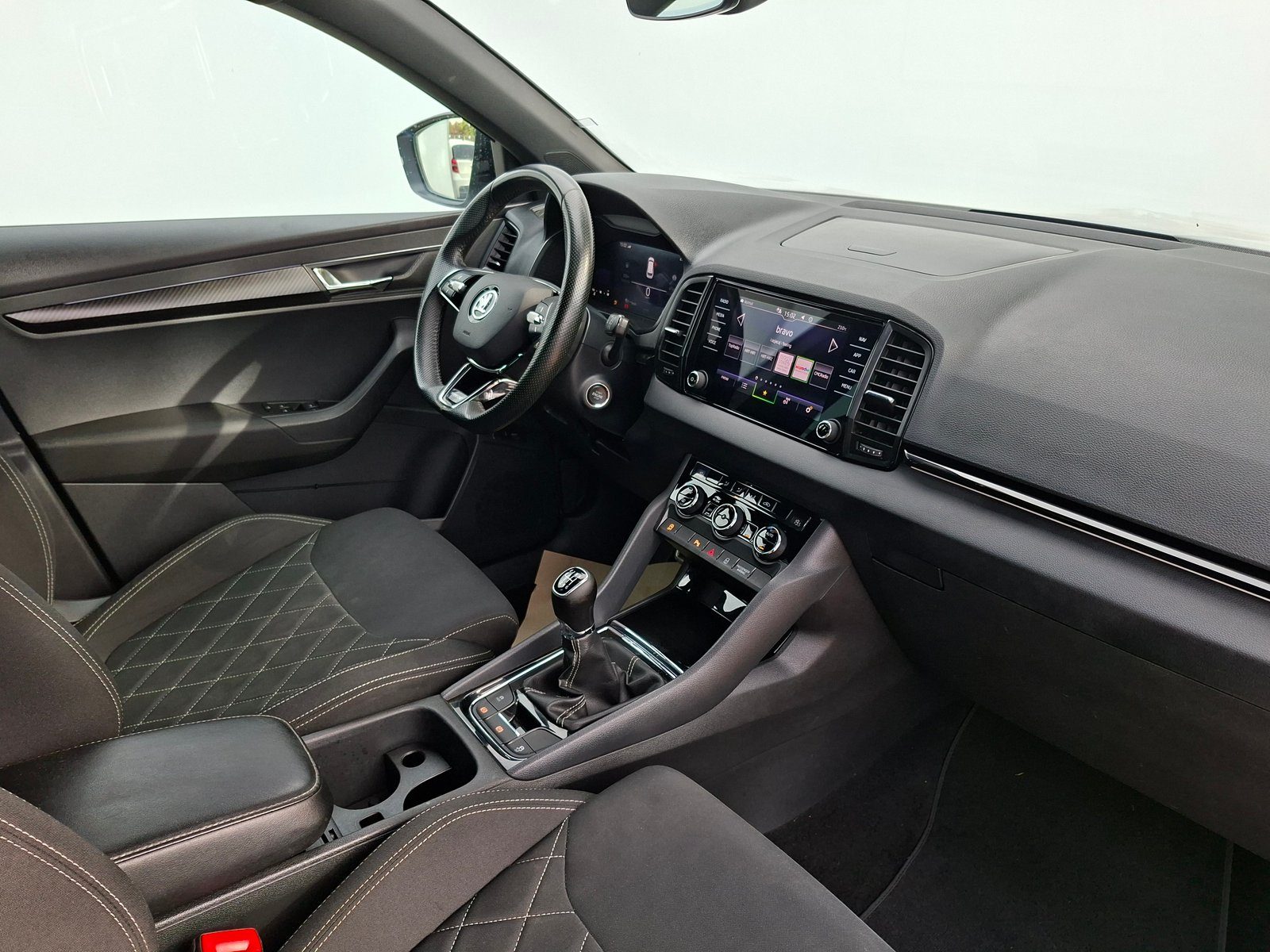 2023 Škoda Karoq — fotografija 10
