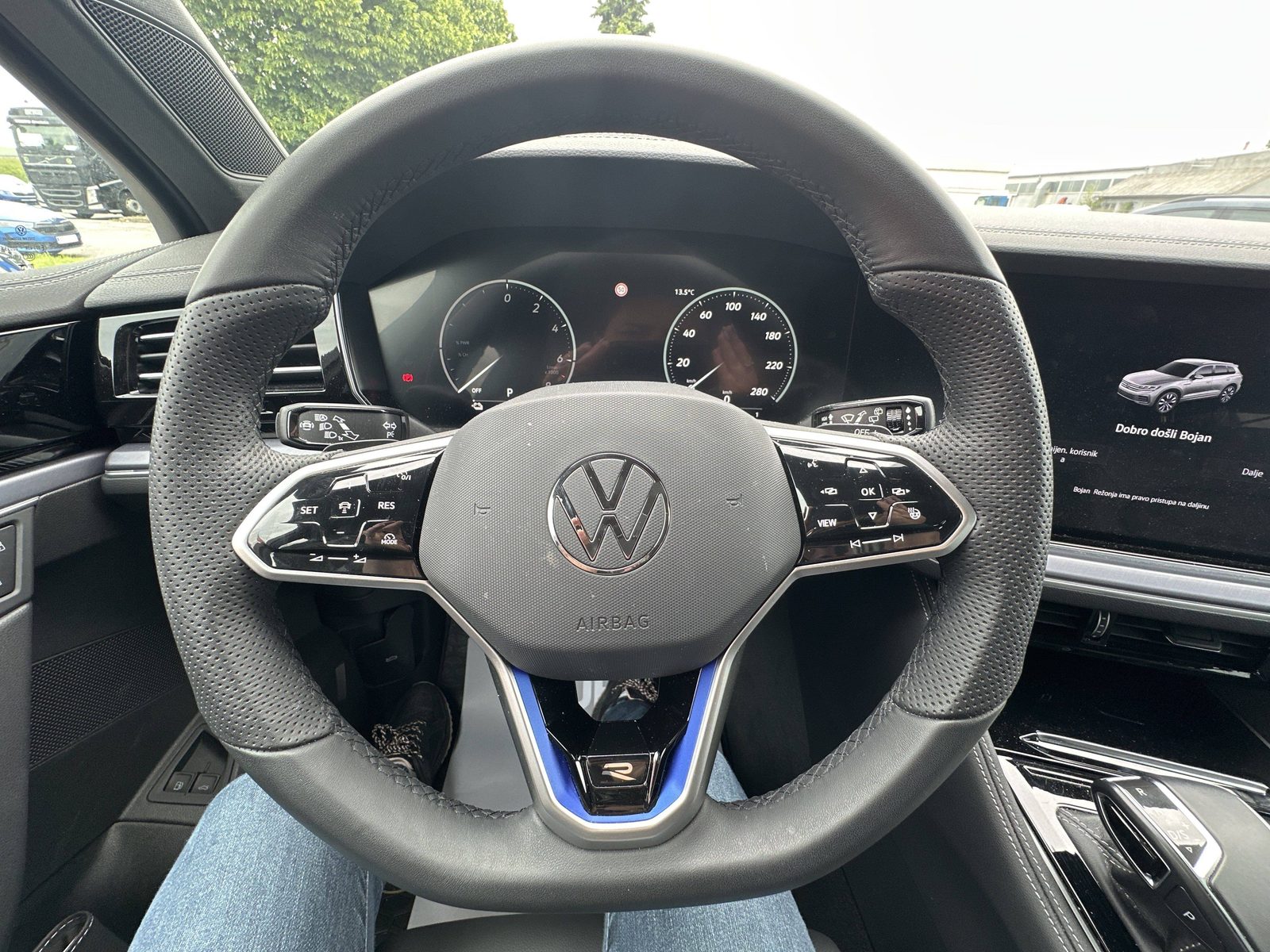 2024 Volkswagen Touareg — fotografija 24