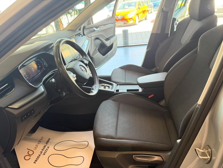 2022 Škoda Octavia Combi — fotografija 15