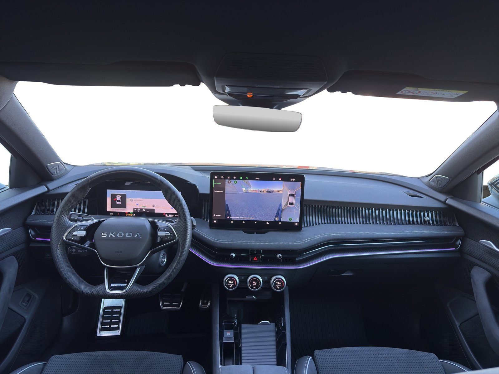 2025 Škoda Superb Sportline — fotografija 13