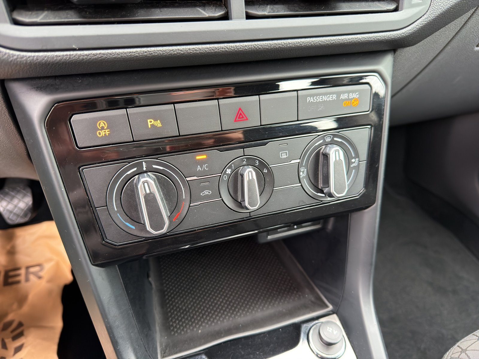 2019 Volkswagen T-Cross — fotografija 14