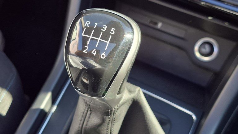 2020 Volkswagen Touran — fotografija 16