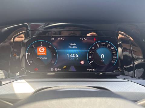 2022 Volkswagen Golf — sličica 30