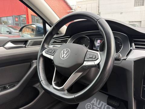 2021 Volkswagen Passat — sličica 21