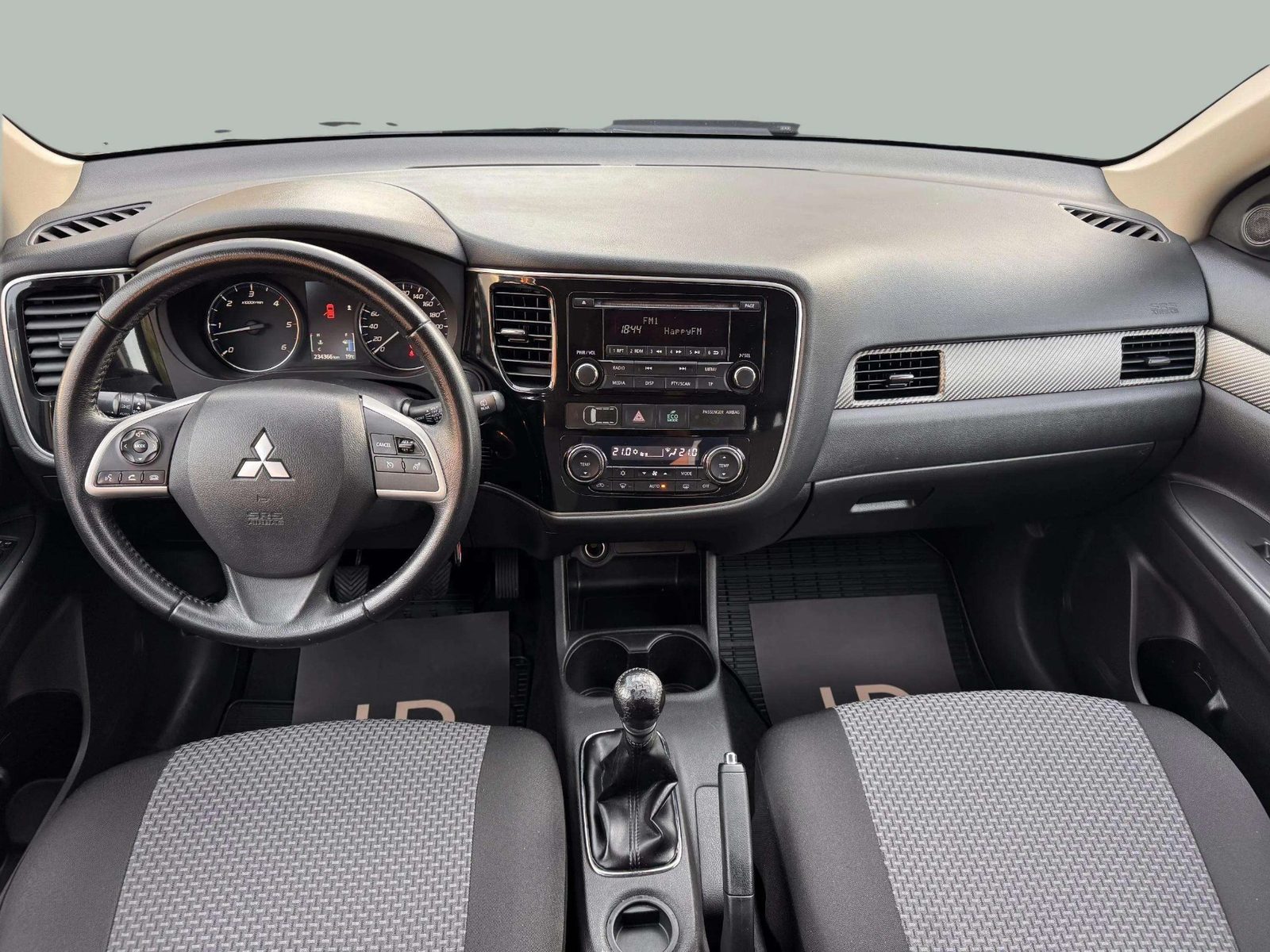 2013 Mitsubishi Outlander — fotografija 10