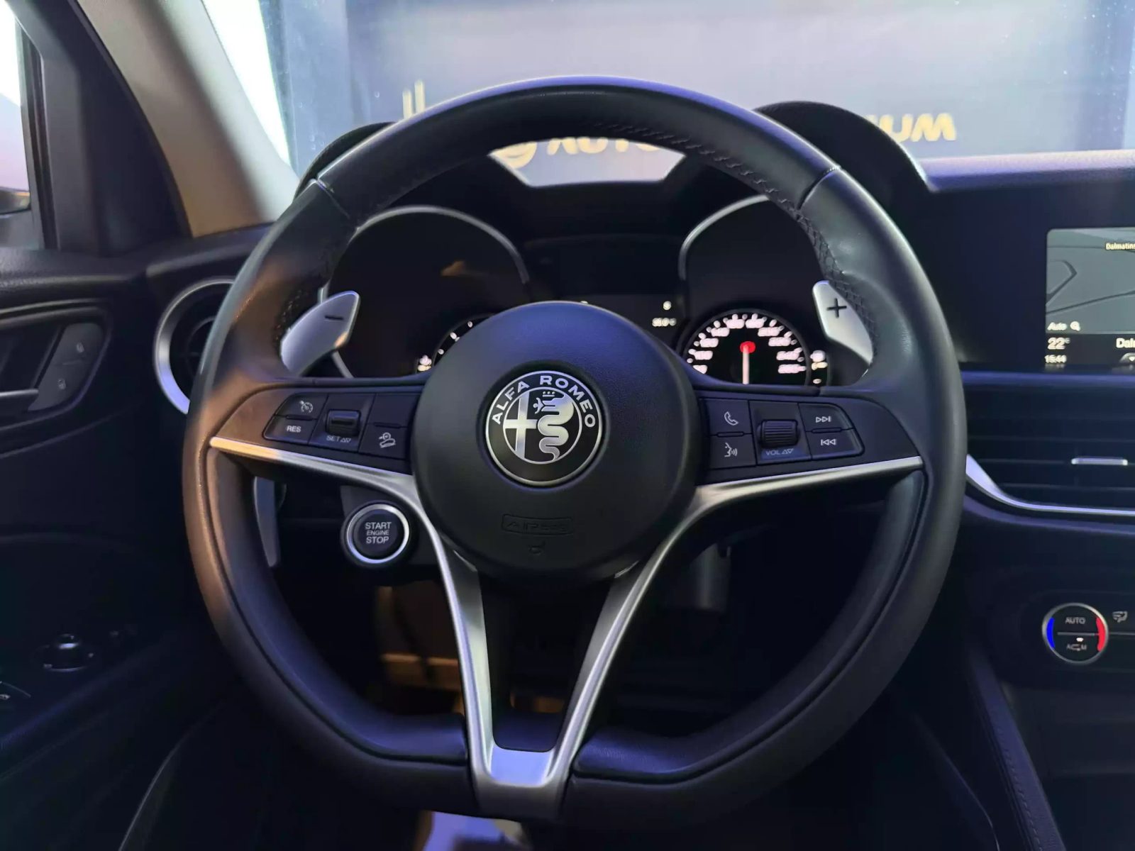 2018 Alfa Romeo Stelvio — fotografija 24