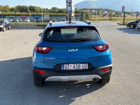 2022 Kia Stonic — sličica 6