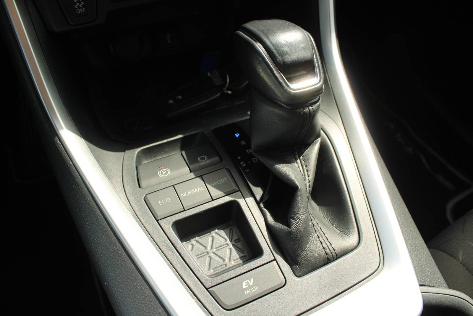 2022 Toyota RAV4 — fotografija 17