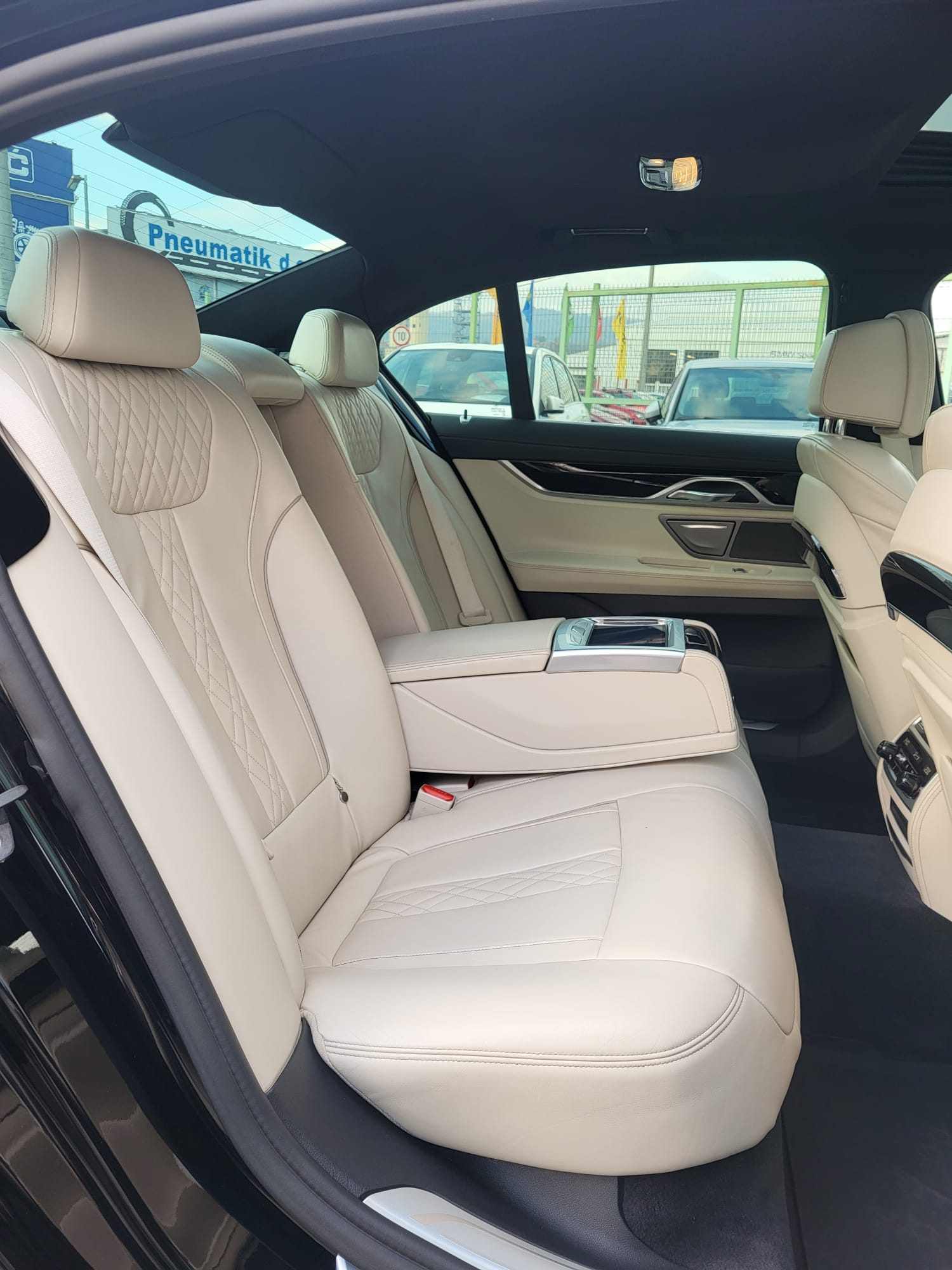 2016 BMW Serija 7 — fotografija 22
