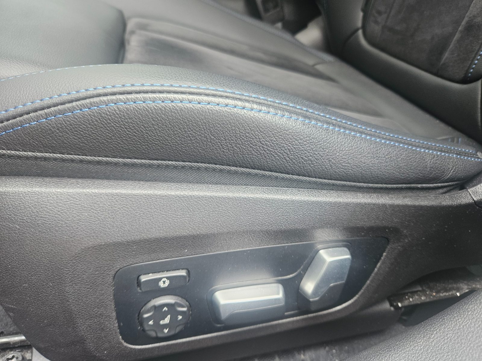 2023 BMW Serija 3 — fotografija 14