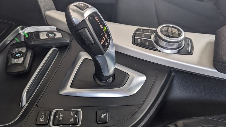 2018 BMW Serija 3 — fotografija 17