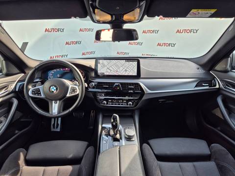 2020 BMW Serija 5 M Sport — sličica 12