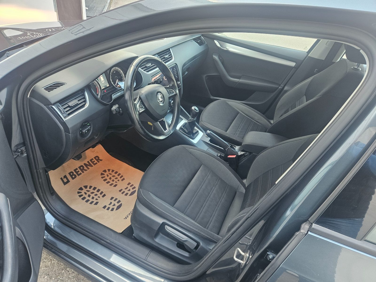 2017 Škoda Octavia — fotografija 7