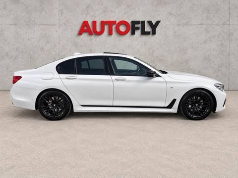 2017 BMW Serija 7 M Sport — sličica 5