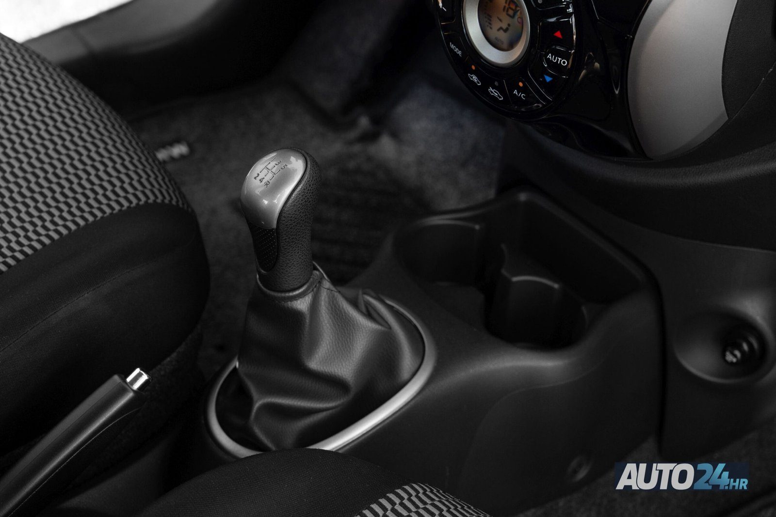 2014 Nissan Micra Acenta — fotografija 18