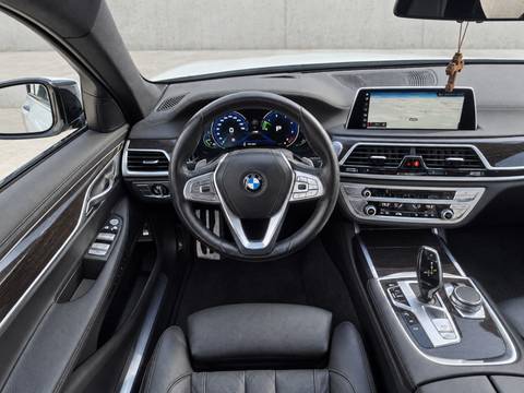2017 BMW Serija 7 M Sport — sličica 17