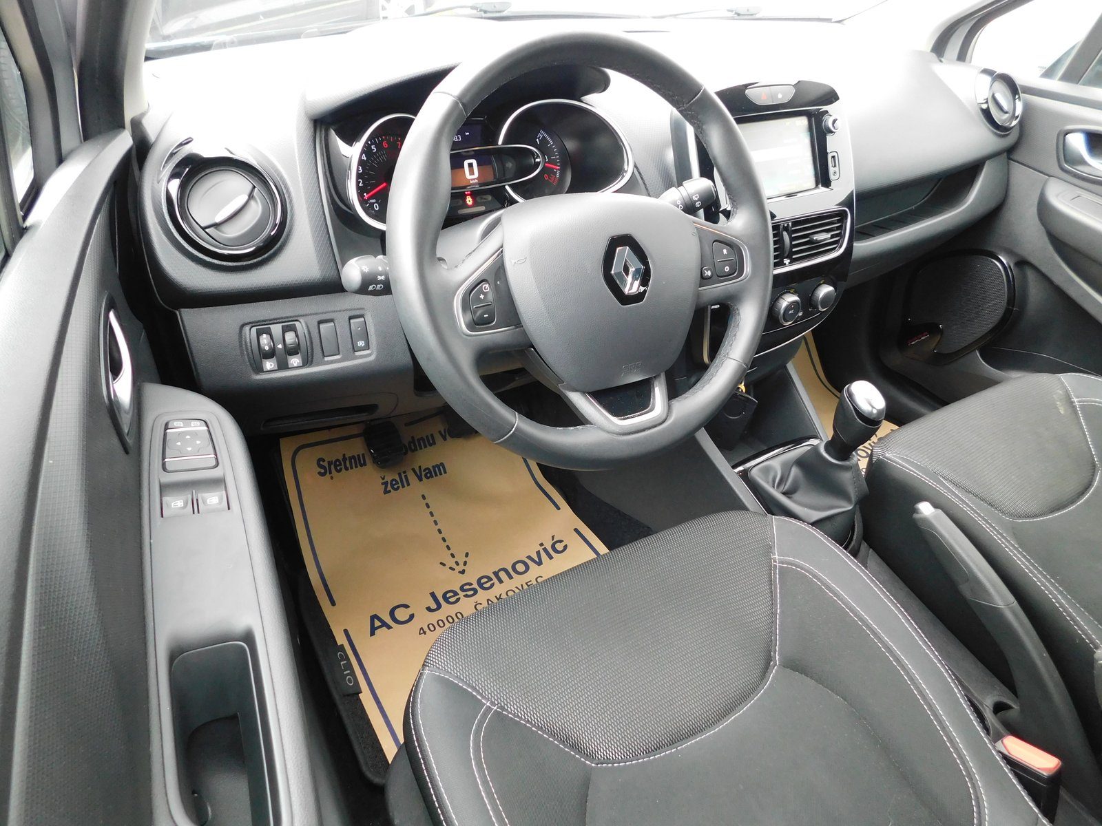 2019 Renault Clio — fotografija 8