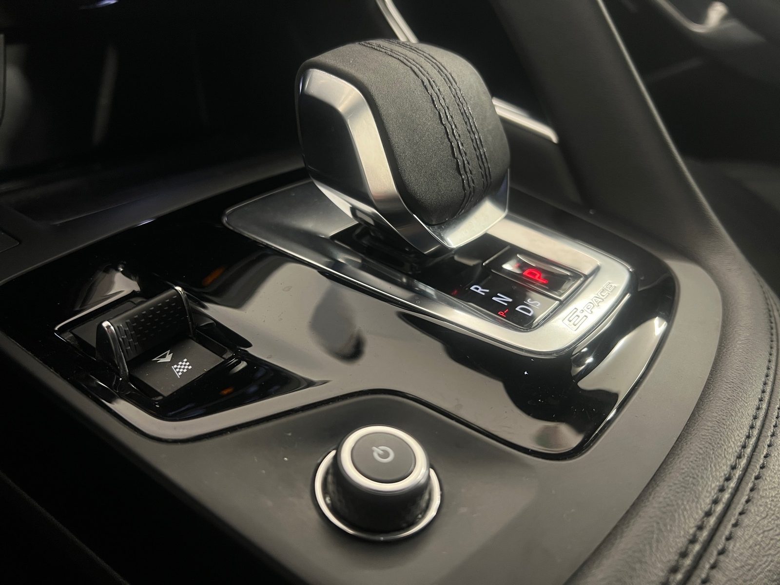 2022 Jaguar E-Pace — fotografija 23
