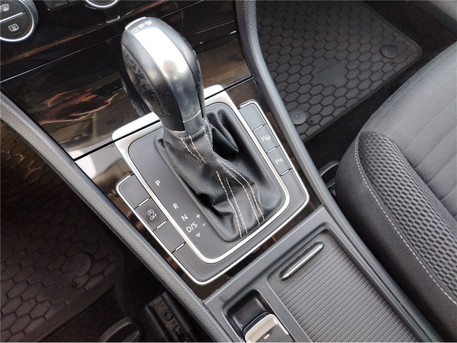2014 Volkswagen Golf — fotografija 13