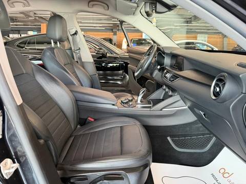 2017 Alfa Romeo Stelvio — sličica 24