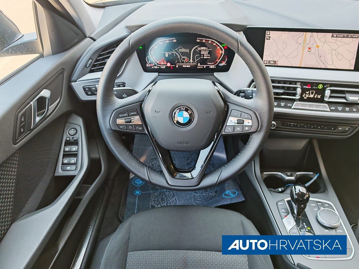 2023 BMW Serija 1 — fotografija 14