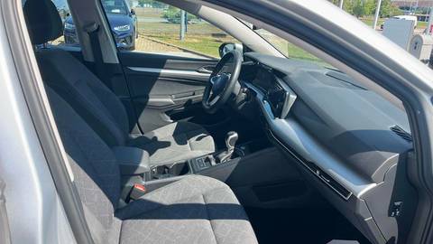 2024 Volkswagen Golf — sličica 9