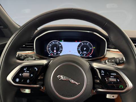 2025 Jaguar F-Pace — sličica 17