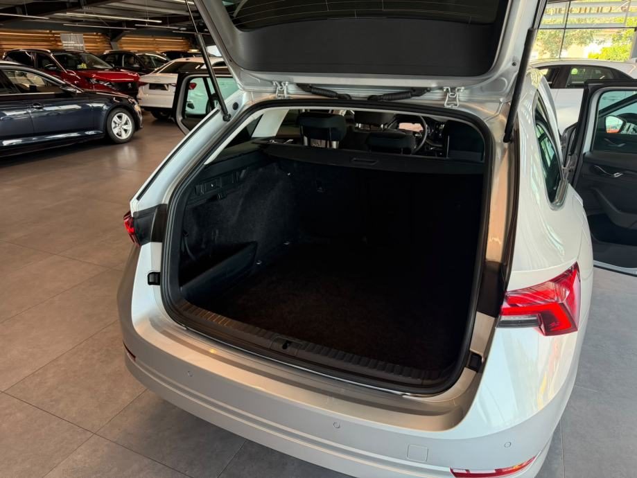 2022 Škoda Octavia Combi — fotografija 25