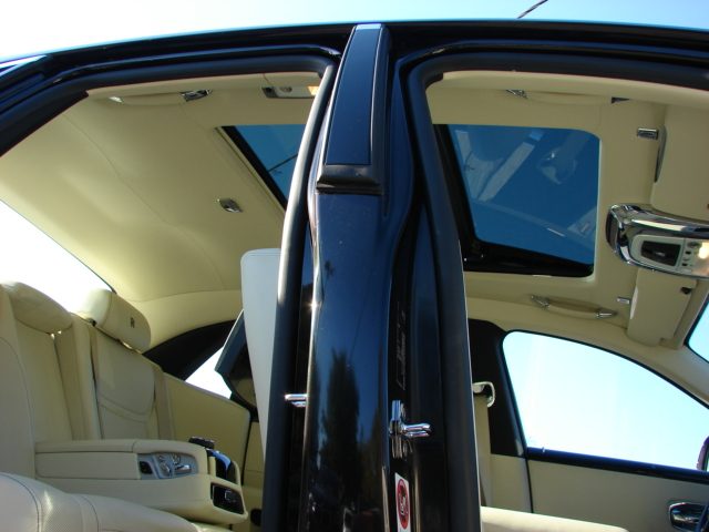 2015 Rolls-Royce Ghost — fotografija 11
