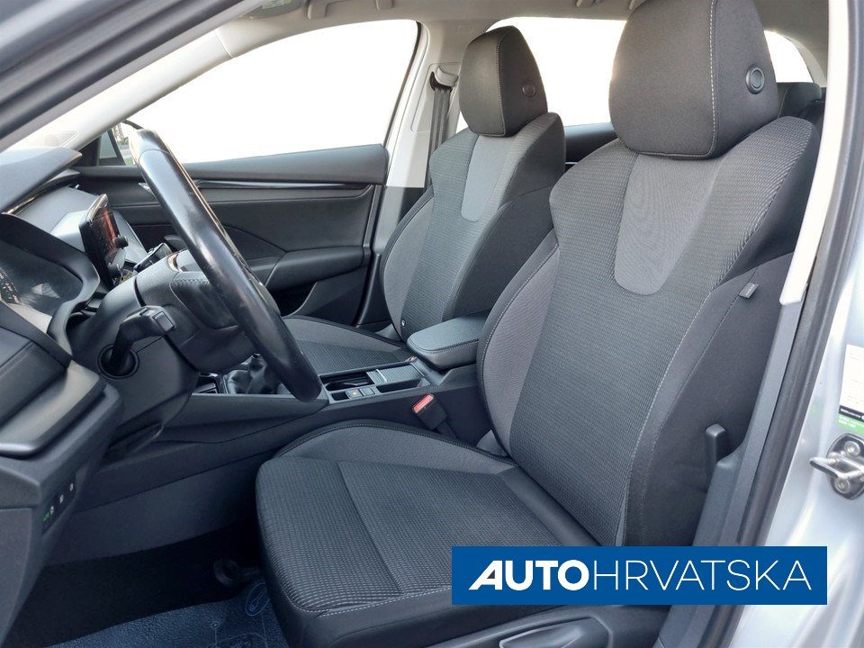 2021 Škoda Octavia — fotografija 7
