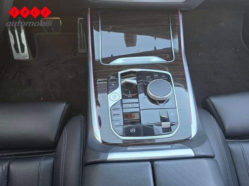 2022 BMW X7 — fotografija 11