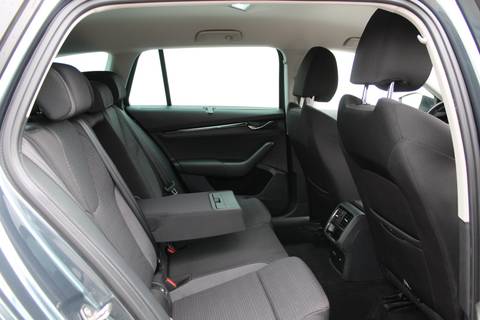 2022 Škoda Octavia Combi — sličica 13