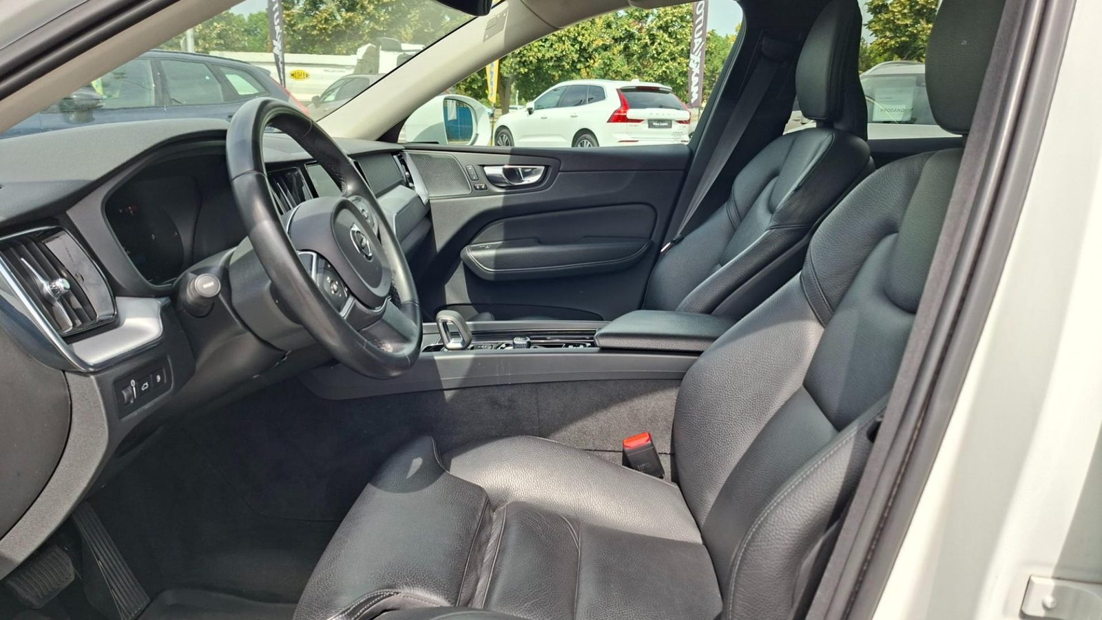2022 Volvo XC60 — fotografija 3
