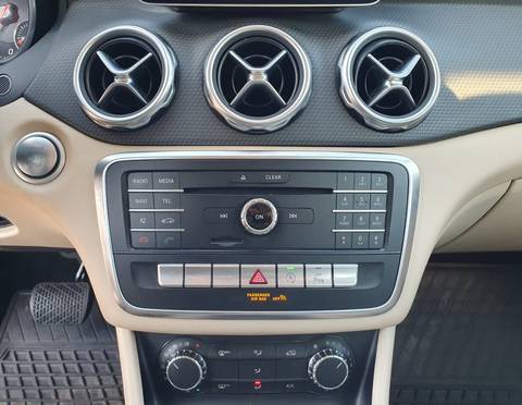 2017 Mercedes-Benz GLA — sličica 13
