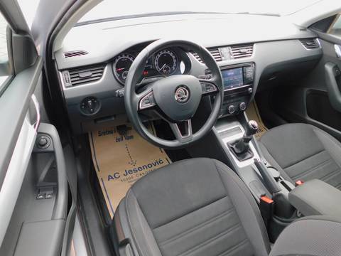 2017 Škoda Octavia — sličica 8