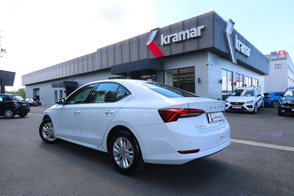 2022 Škoda Octavia — fotografija 17