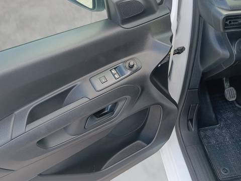 2023 Opel Combo — sličica 11