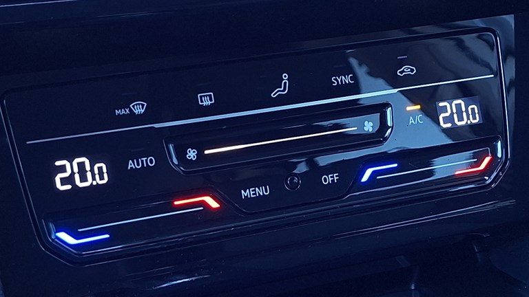 2021 Volkswagen Passat — fotografija 15