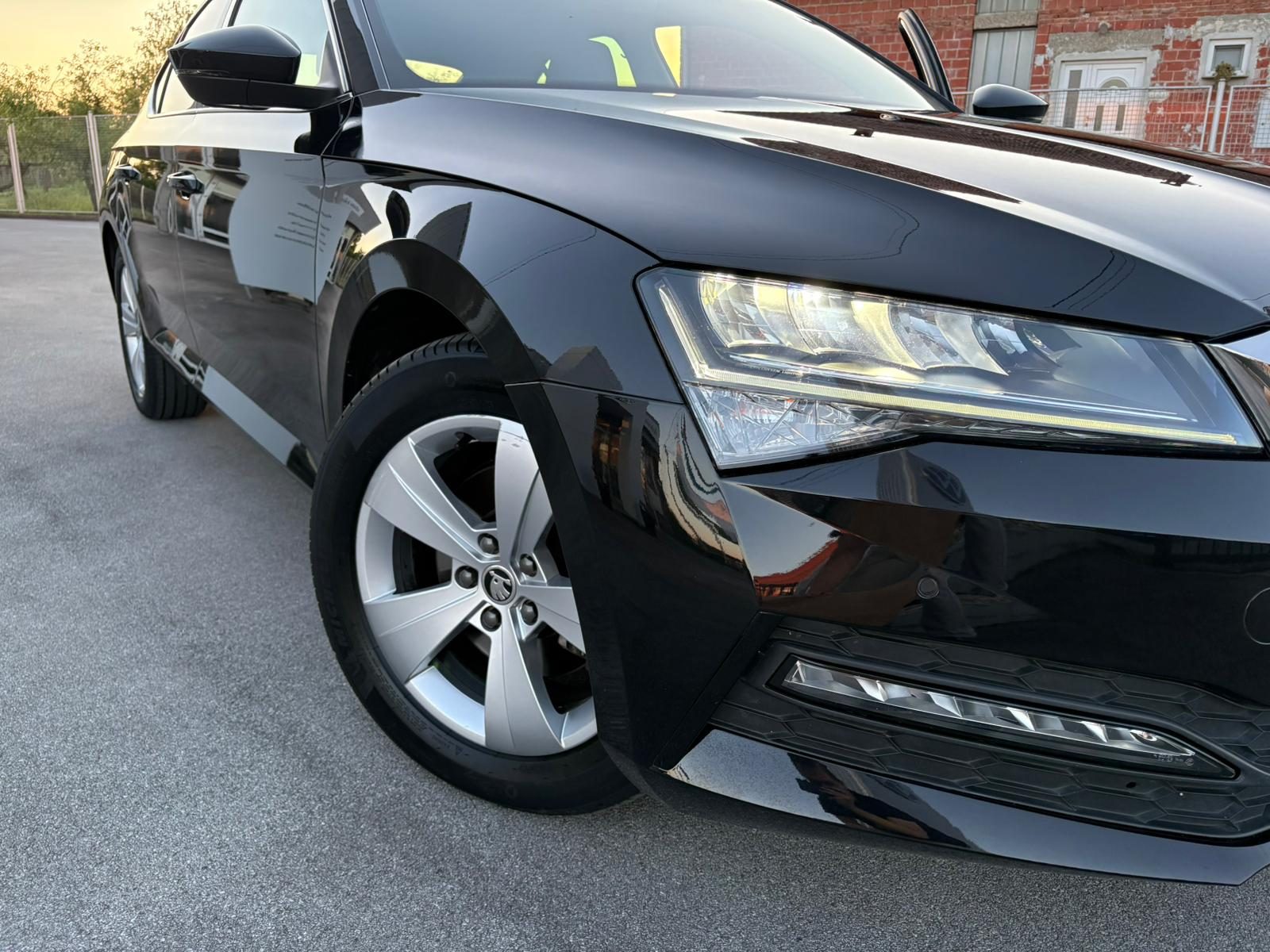 2021 Škoda Superb — fotografija 7