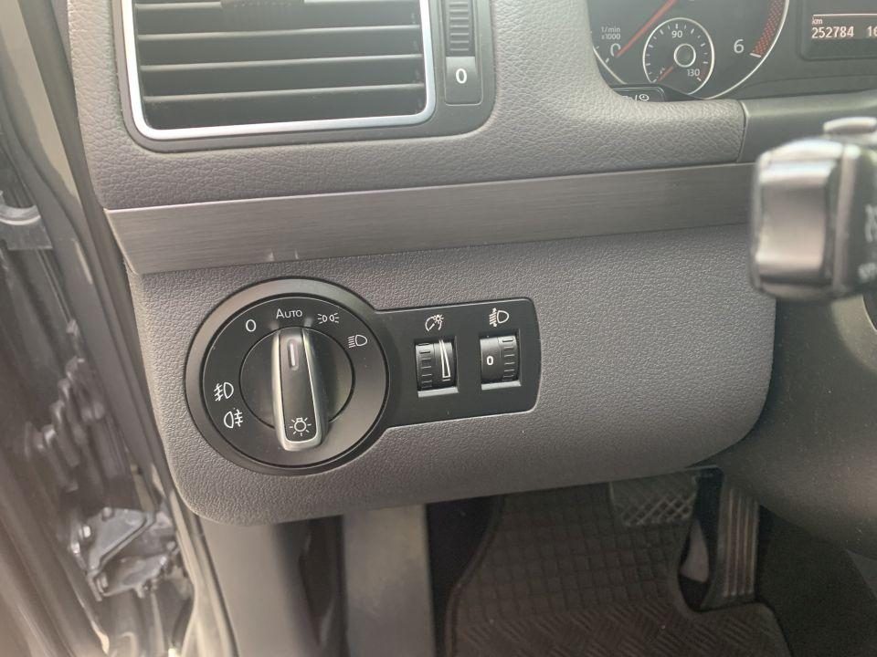 2013 Volkswagen Touran — fotografija 22