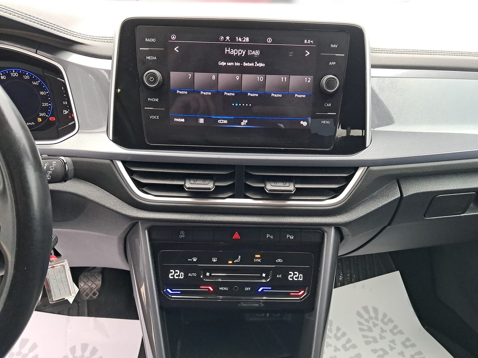 2022 Volkswagen T-Roc — fotografija 17