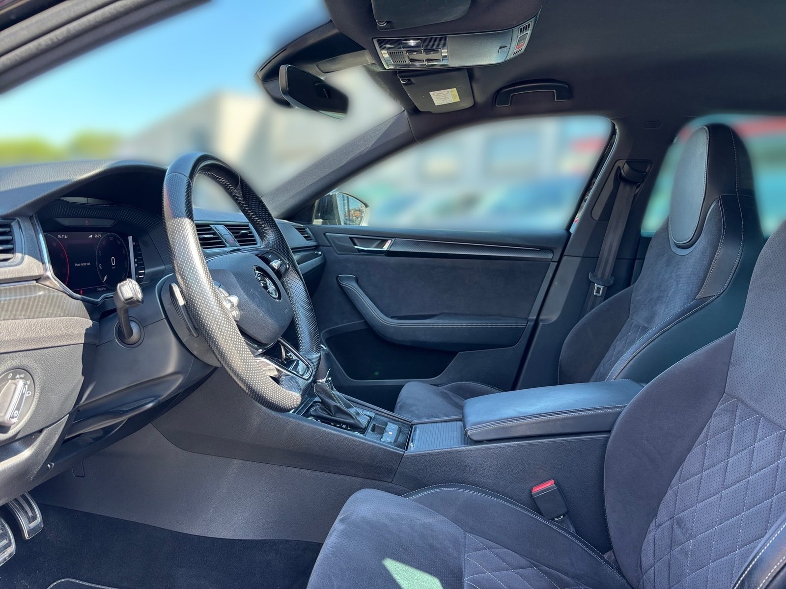 2022 Škoda Superb — fotografija 15