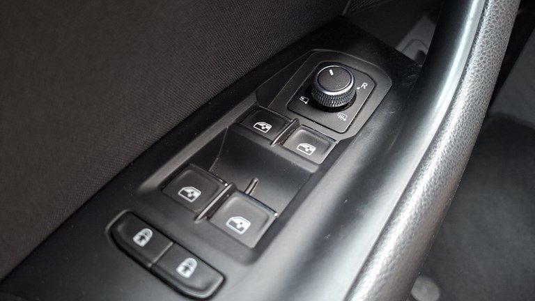 2018 Volkswagen Touareg — fotografija 25
